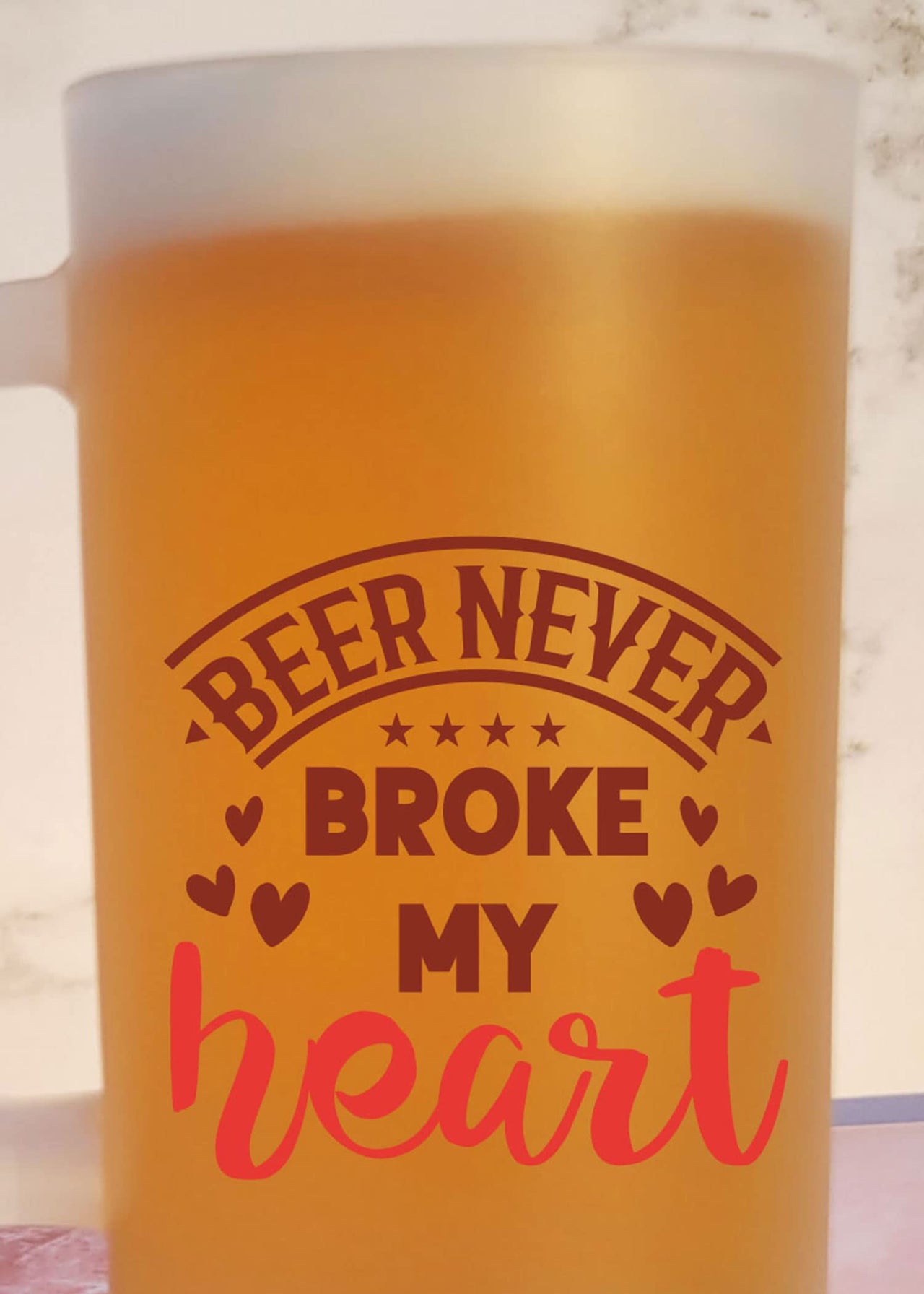 the pink magnet Beer Never Broke My Heart - Frosted Beer Mug