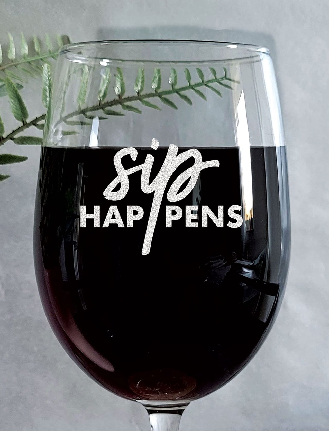 the pink magnet Sip Happens - Engraved Wine Glass