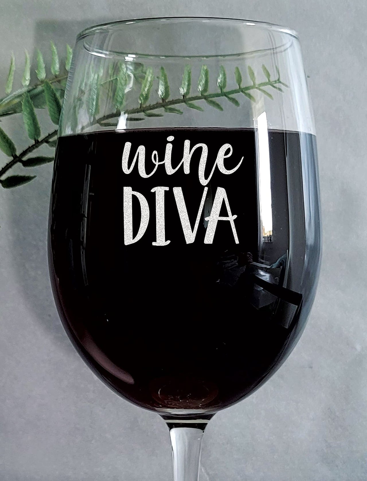 the pink magnet Wine Diva - Engraved Wine Glass