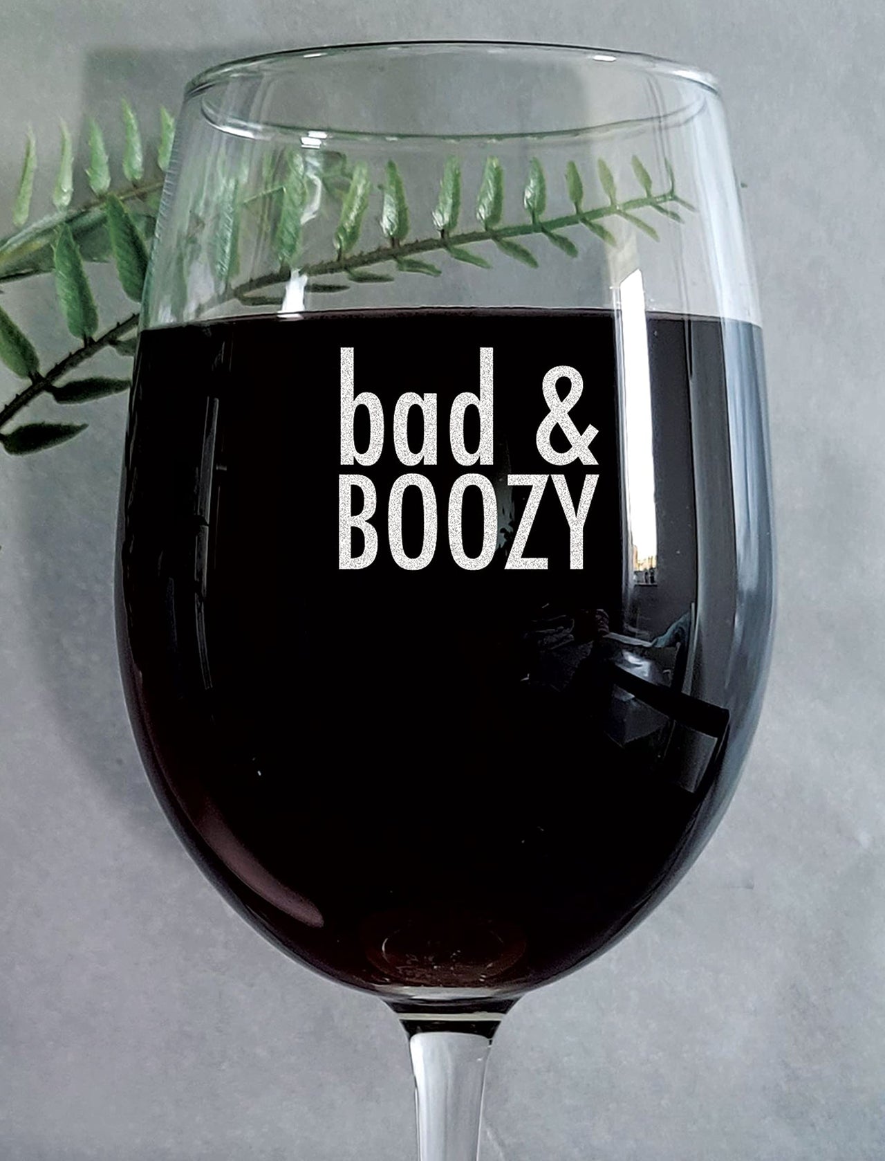 the pink magnet Bad & Boozy - Engraved Wine Glass