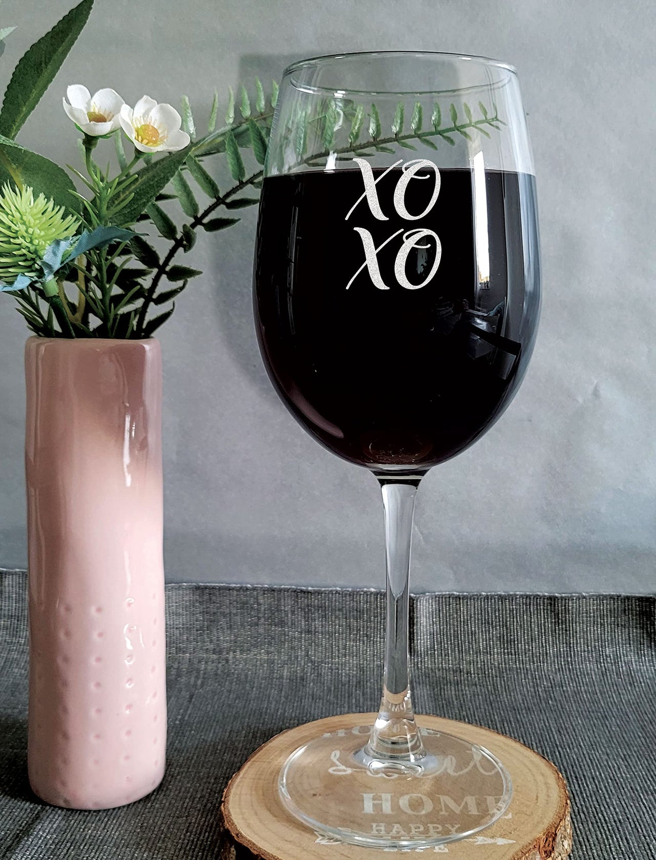 the pink magnet XOXO - Engraved Wine Glass