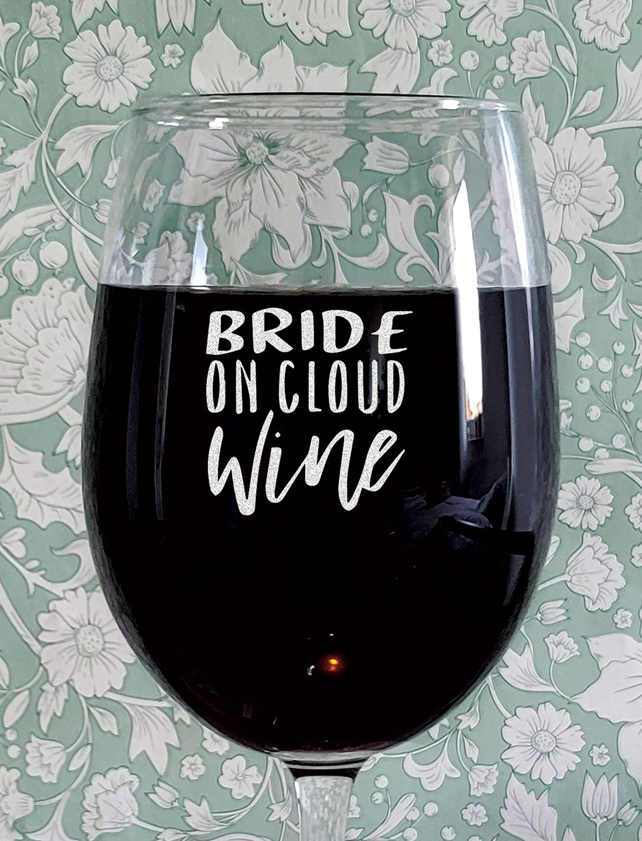 the pink magnet Bride On Cloud Wine - Engraved Wine Glass