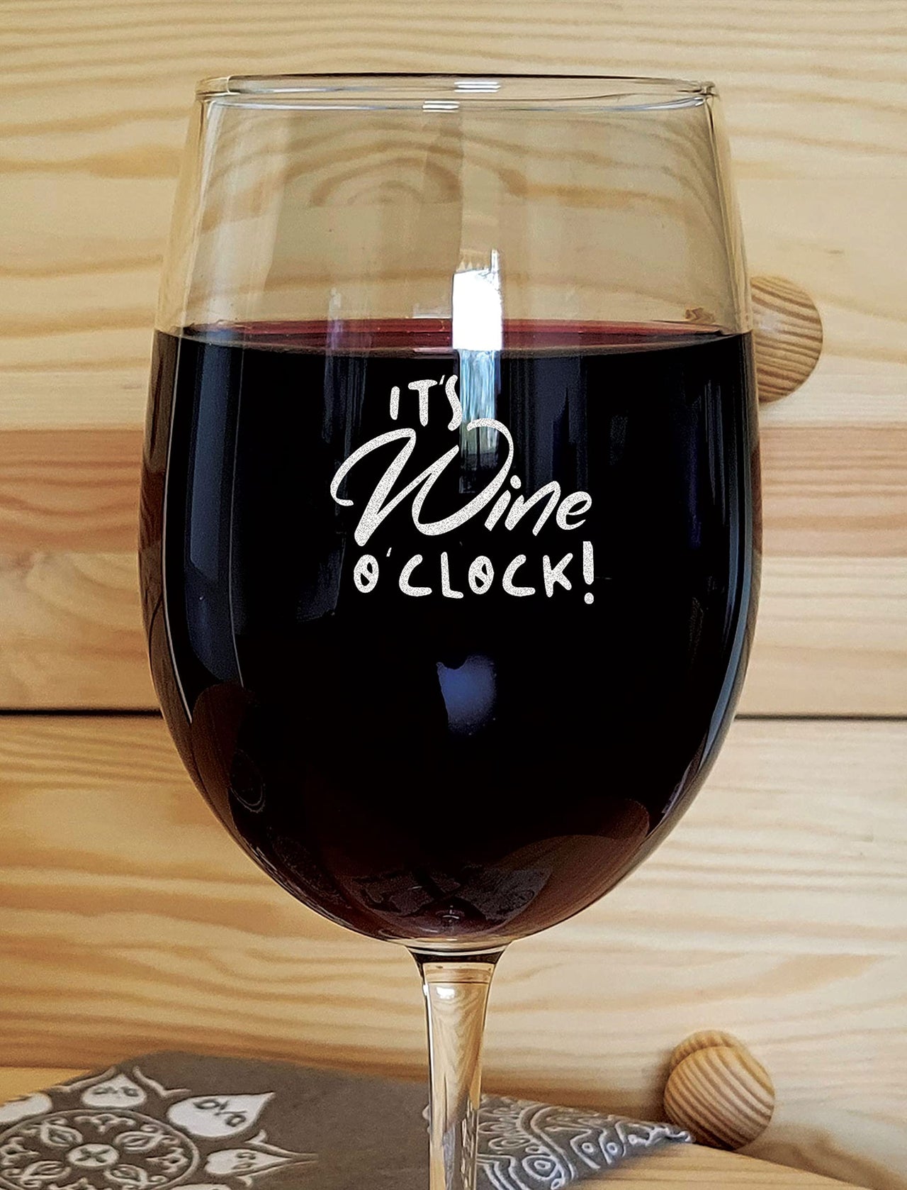 the pink magnet Wine O'Clock - Engraved Wine Glass